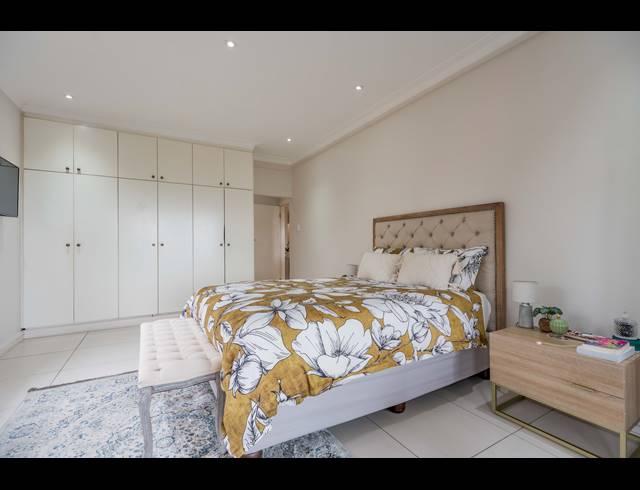 2 BEDROOM APARTMENT FOR SALE IN ESSENWOOD